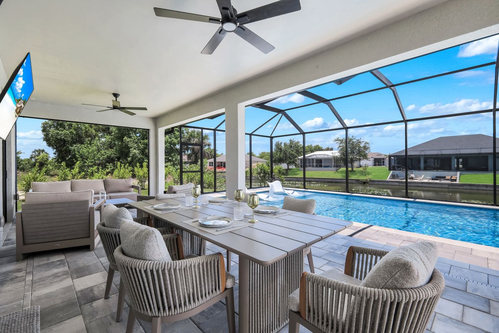 522 NE 5th Pl, Cape Coral, FL 33909 (25)