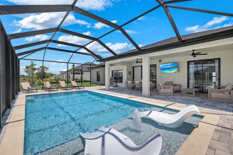 522 NE 5th Pl, Cape Coral, FL 33909 (32)